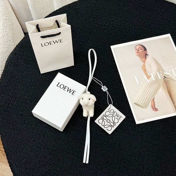 定番 ロエベ カーフスキン バッグチャーム 偽物 lob07081
